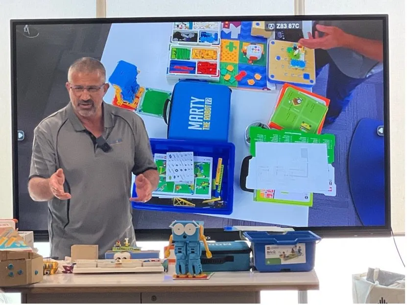 Mr. Paul Smargiassi Managing Director, CDSoft, provides a live demonstration of analogue and digital tools used in early years education. 
