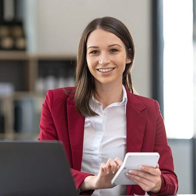 Business woman in front of a laptop
