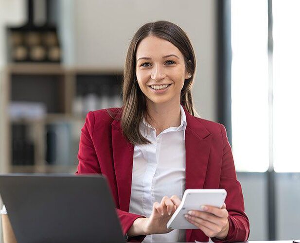 Business woman in front of a laptop