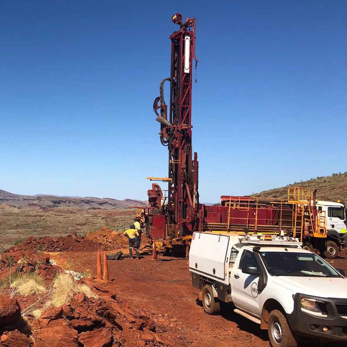 AnalyZr: Mineral analysis tool predicting field characteristics