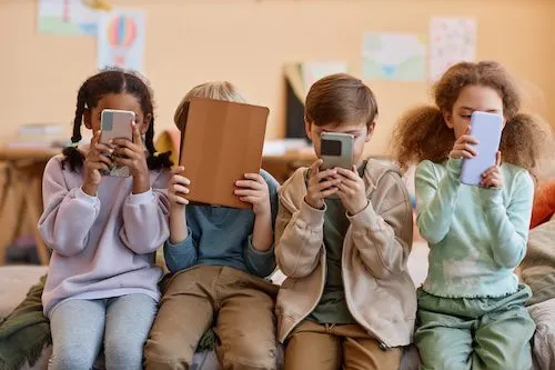 Children’s Technology Cove: Coaching digital literacy in children