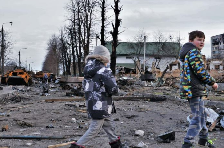 Children on the street in Bucha