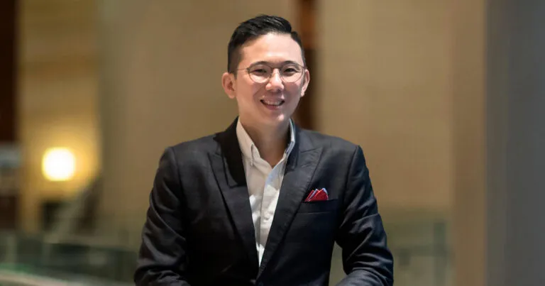 Celebrity photographer rich in gratitude