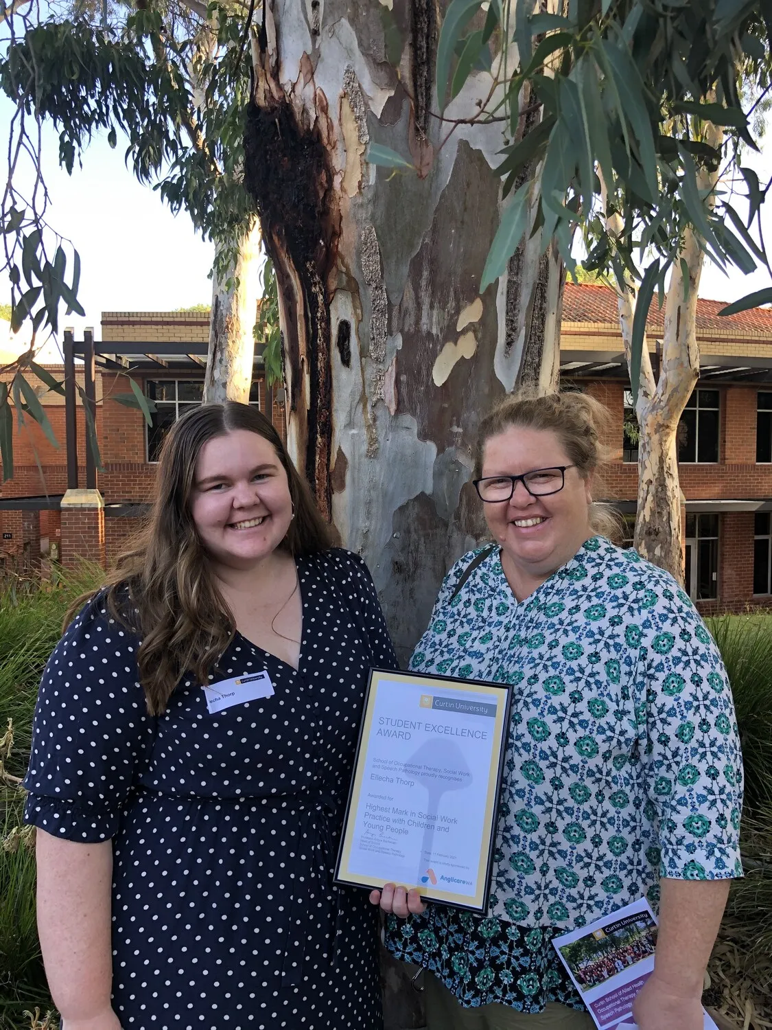 curtin social work graduate ellecha thorp with her mum