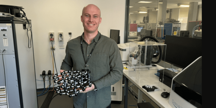Researcher in the Curtin Carbon Group laboratory