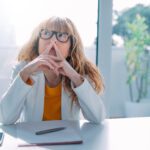 Know when to fold ‘em: Study reveals benefits of dropping unrealistic goals