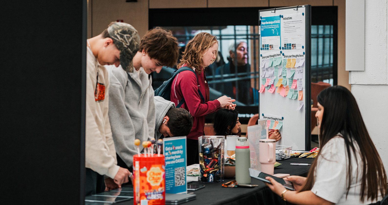 Image for Want snacks and prizes? Give us quick opinions about AI chatbots at the Feedback Hub!