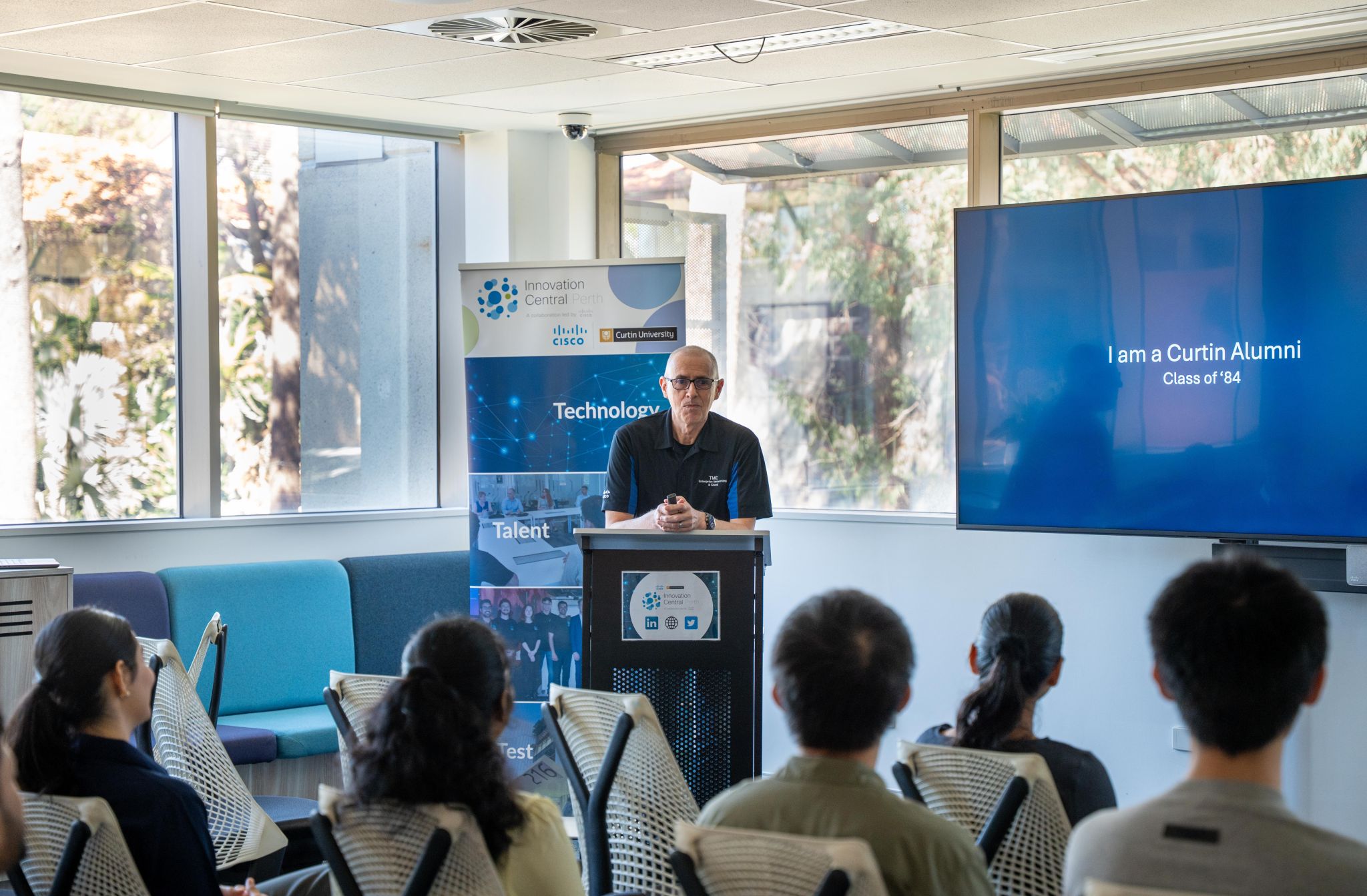 Cisco's Carl Solder lecturing students at Curtin.