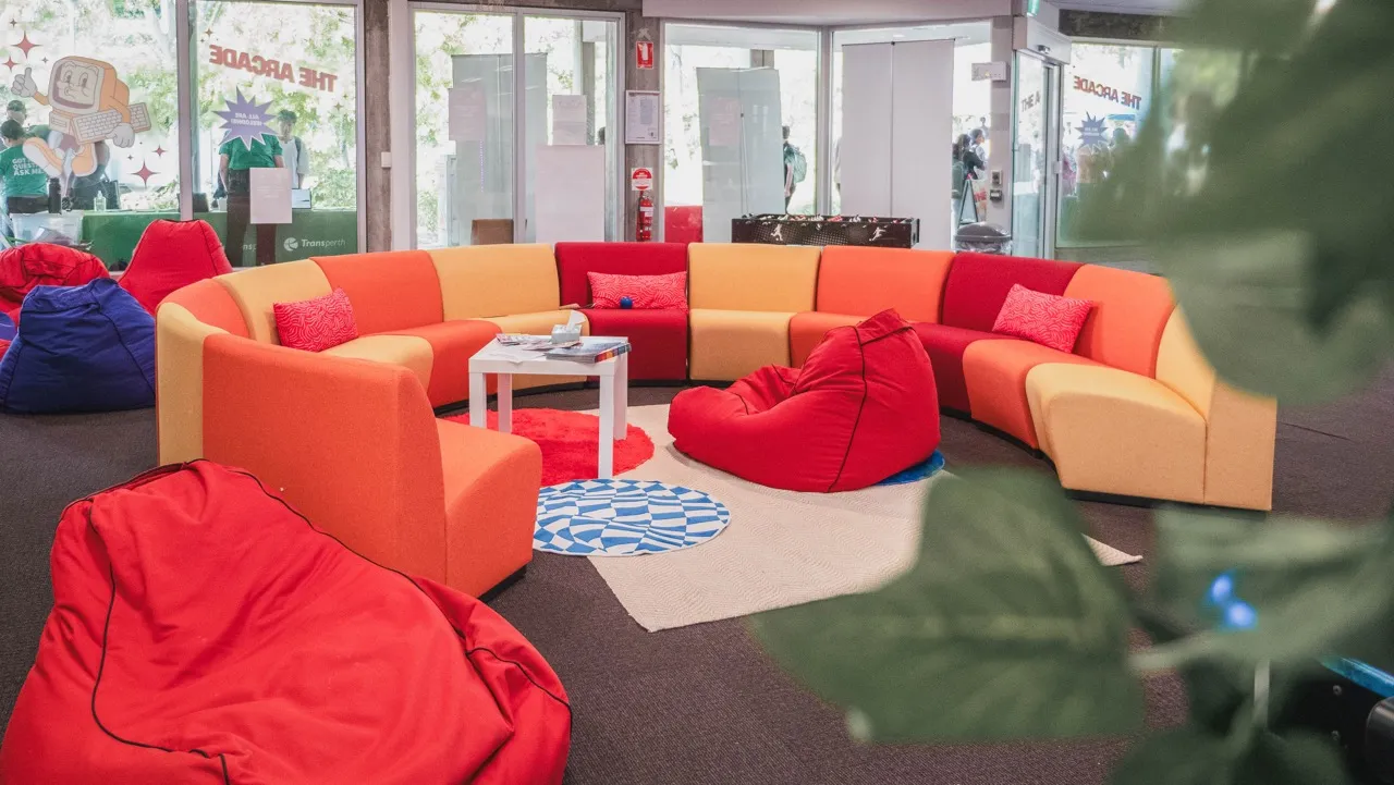 Arcade Photo 02 Large