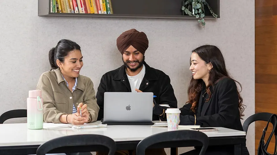 Curtin business students with laptop