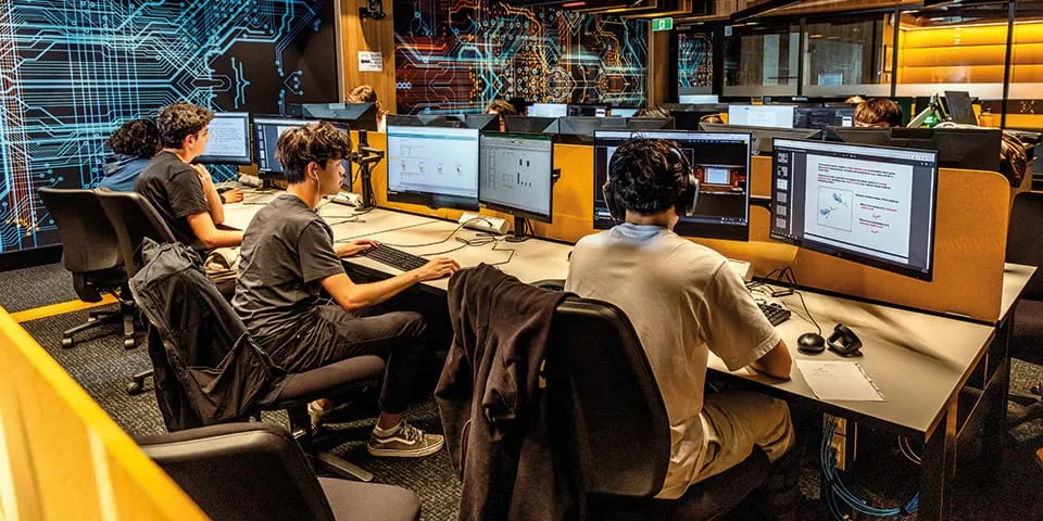 Information Technology students in a tutorial